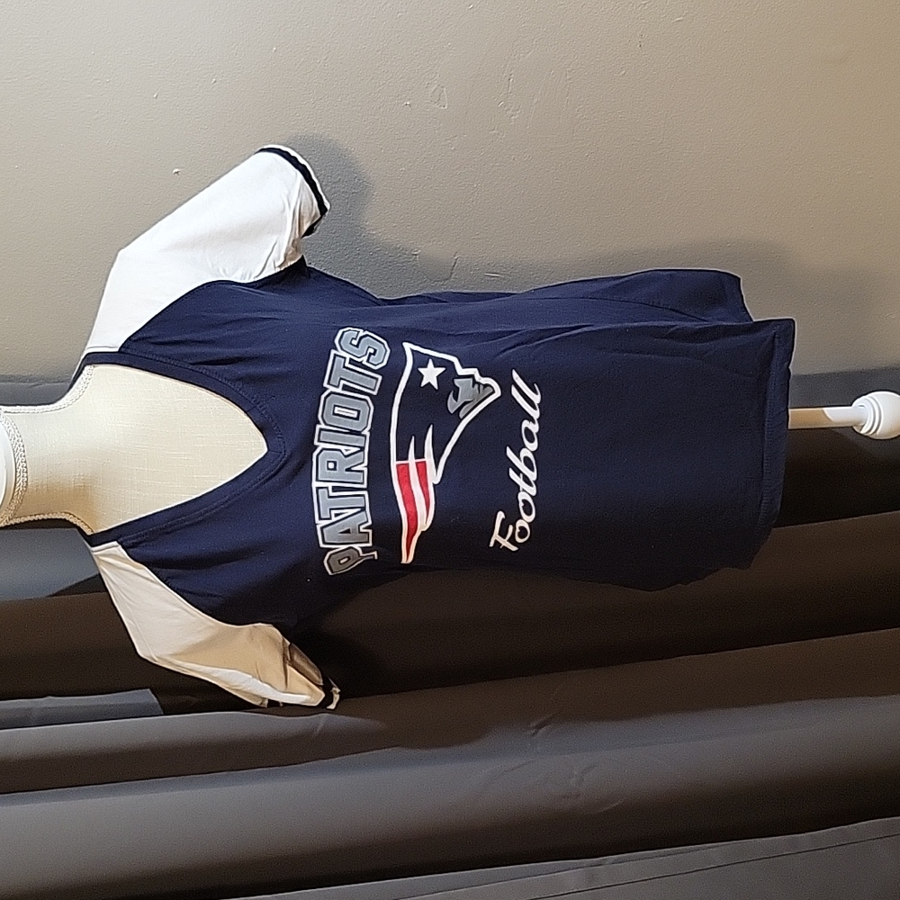 Womens Patriots Logo V-Neck Tee
